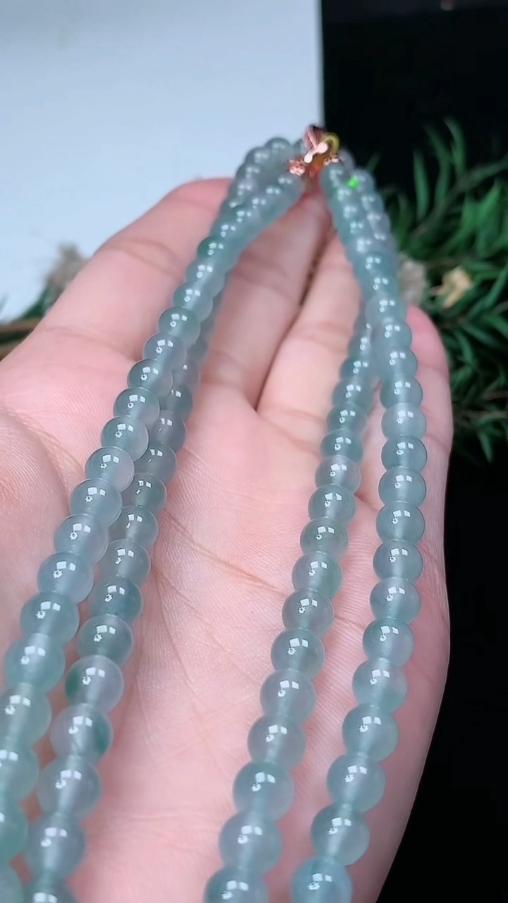 天然A货翡翠飘花圆珠项链，尺寸6-108颗，重量:42.46g3月18日
工厂直销收藏佳品,种好水足，色泽均匀，有种有色，上手高大气！