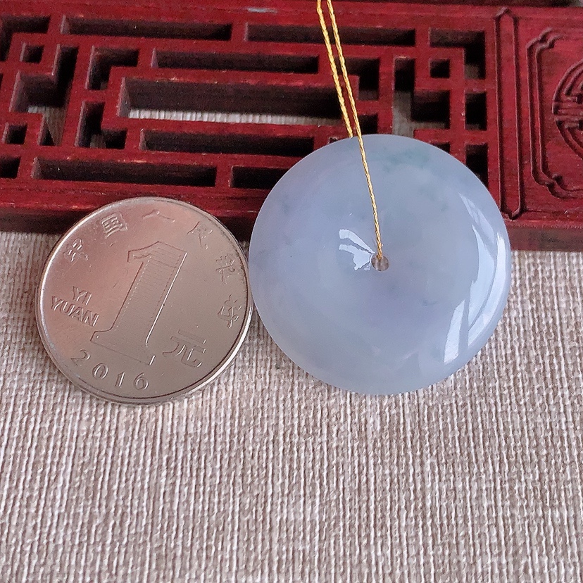 天然A货翡翠紫罗兰飘花平安扣吊坠 
尺寸29.8-6.2mm 重量11.38g 0317