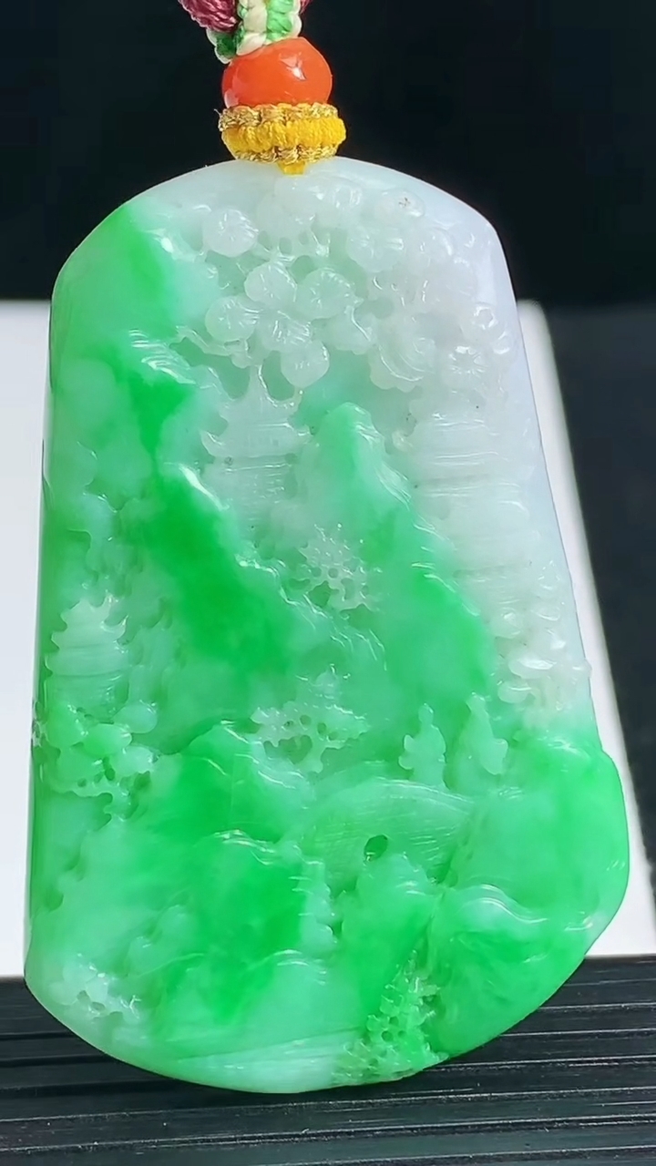 天然A货翡翠山水牌吊坠，尺寸53.5-36-5.8，重量:28.45g
3月18日