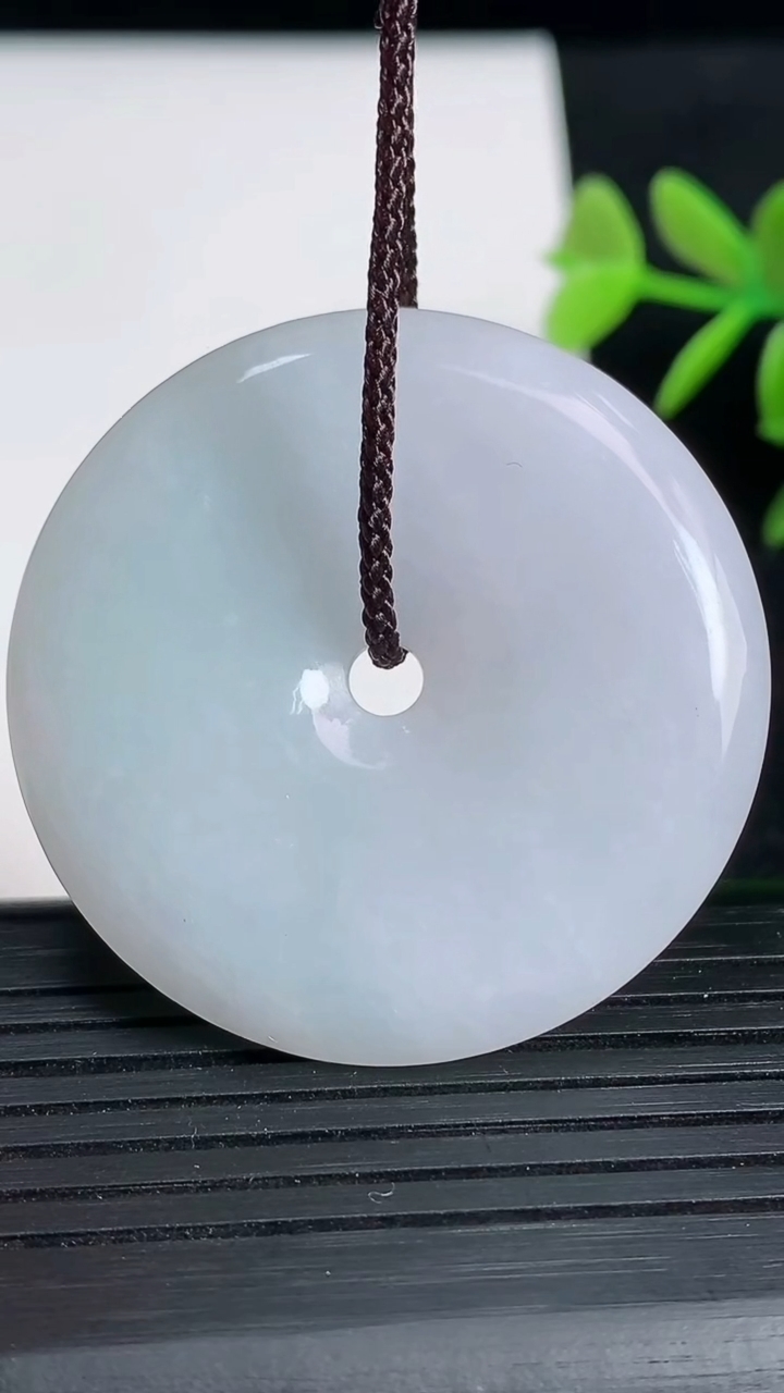 天然A货翡翠紫罗兰平安扣吊坠尺寸39.8-6重:20.33g
3月18日
恒德