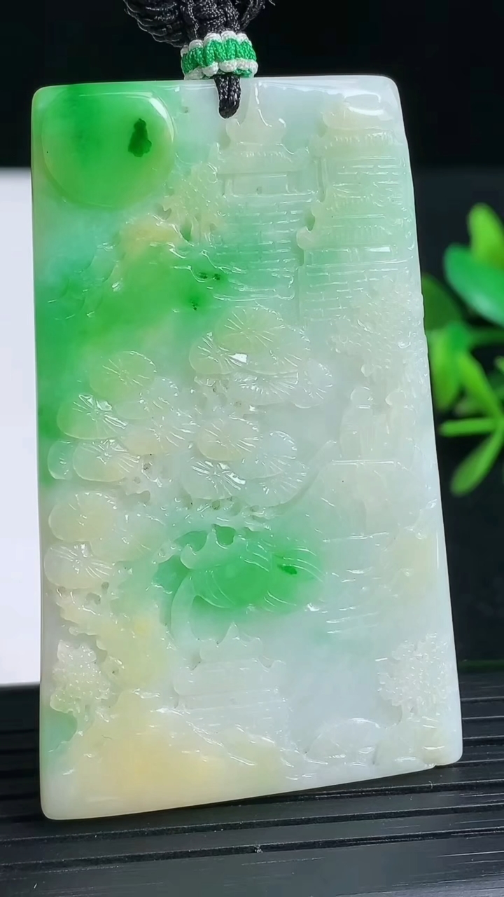 天然A货翡翠山水牌吊坠尺寸59.2-36.7-4重量:27.99g
3月18日