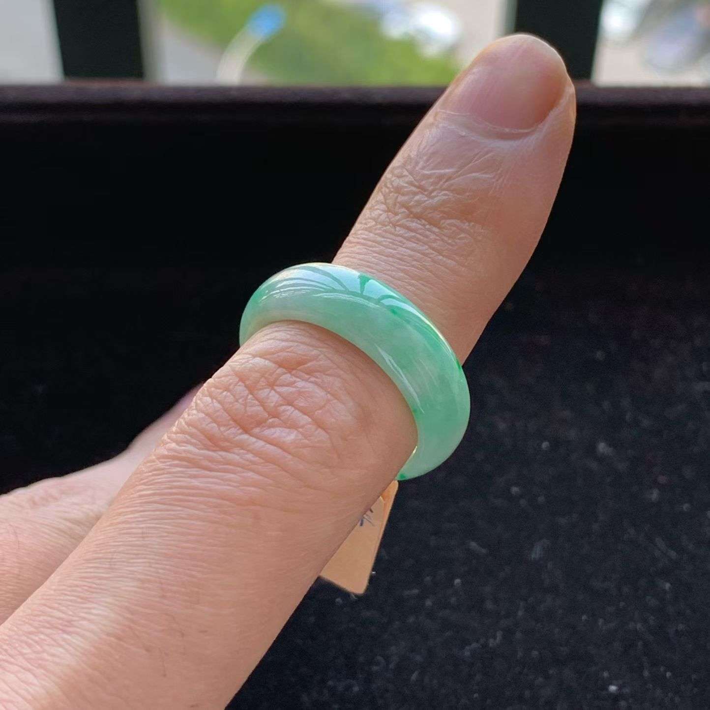 A货天然翡翠冰糯种飘绿戒指17-18号重量3.59
3月18日