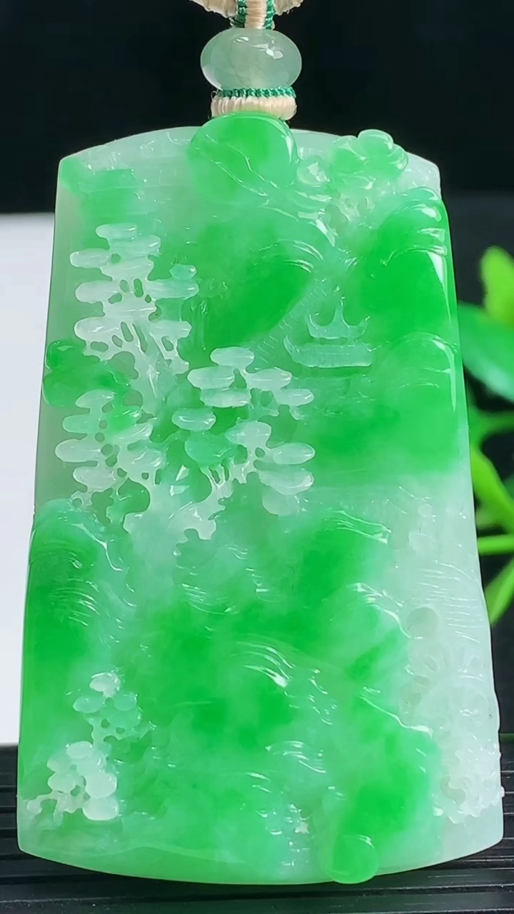 天然A货翡翠山水牌吊坠尺寸53.9-33.9-7.9重量:37.42g
3月18日