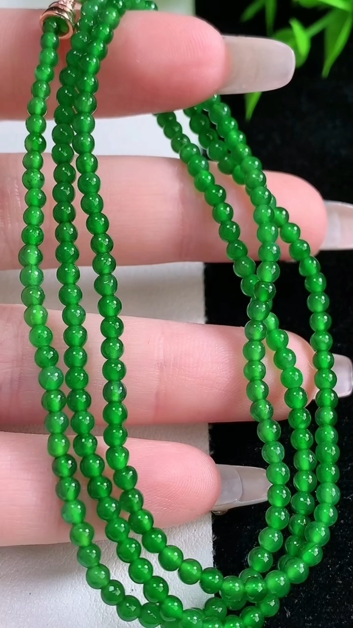 天然A货翡翠小米珠项链，尺寸2.8，重量:10.67g
3月18日