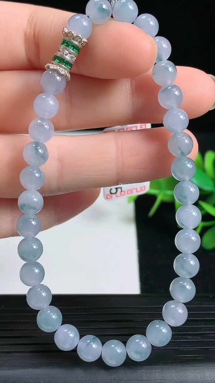 天然A货翡翠紫罗兰飘花圆珠手串尺寸5.7-32颗重量:12.89g3月18日
工厂直销收藏佳品,种好