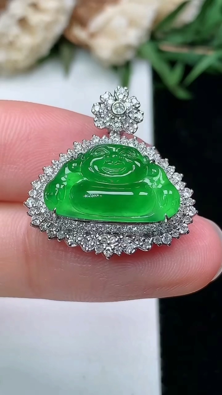 天然A货翡翠佛公吊坠，尺寸22.6-21.3-9.6，裸石9.4-16.2，重量:4.28g
3月18日