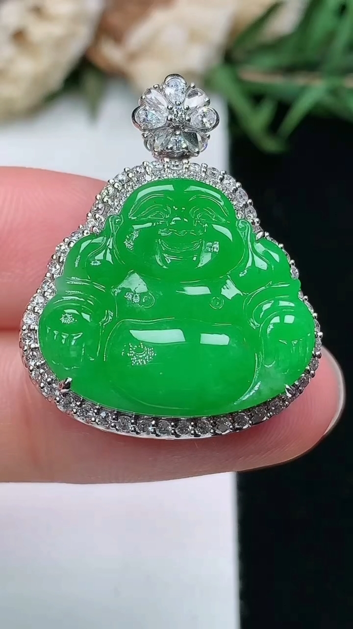 天然A货翡翠佛公吊坠，尺寸28-23-11，裸石17.5-20.3，重量:7.28g
3月18日