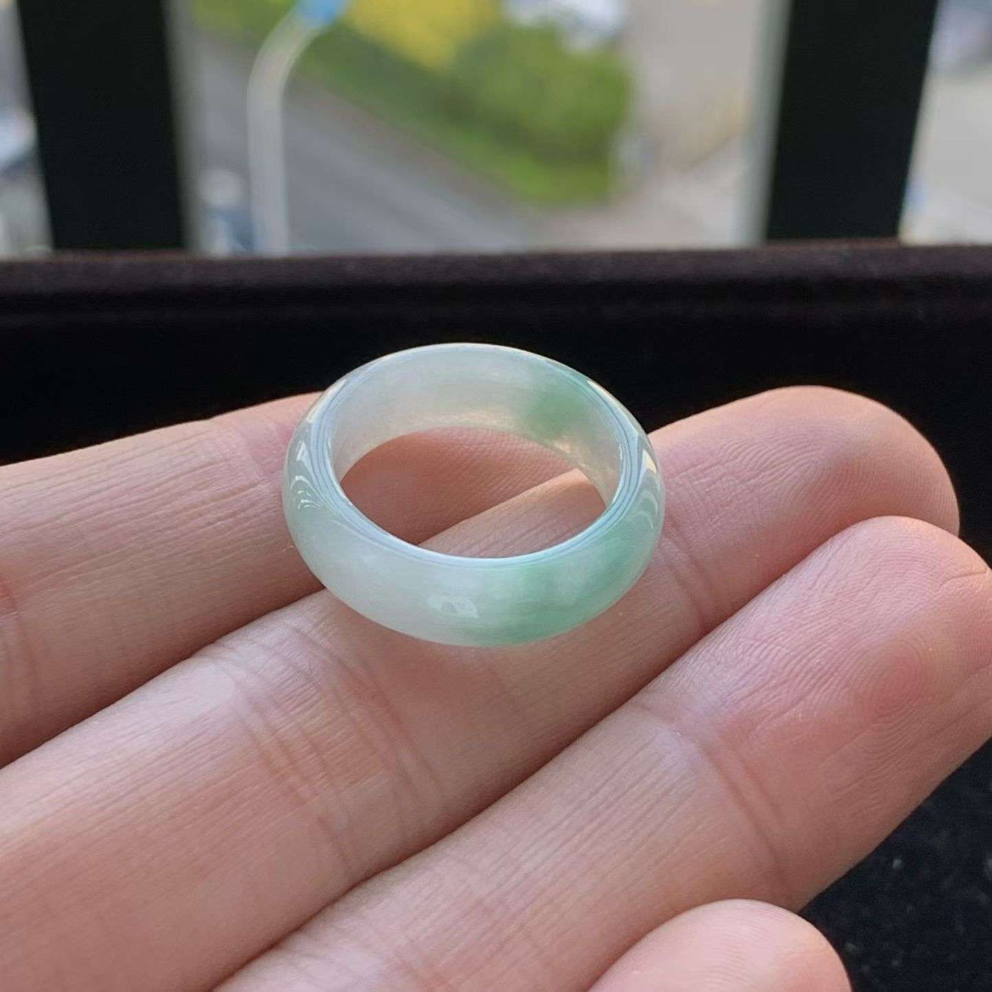 A货天然翡翠冰糯种飘绿戒指14-15号重量3.30
3月18日