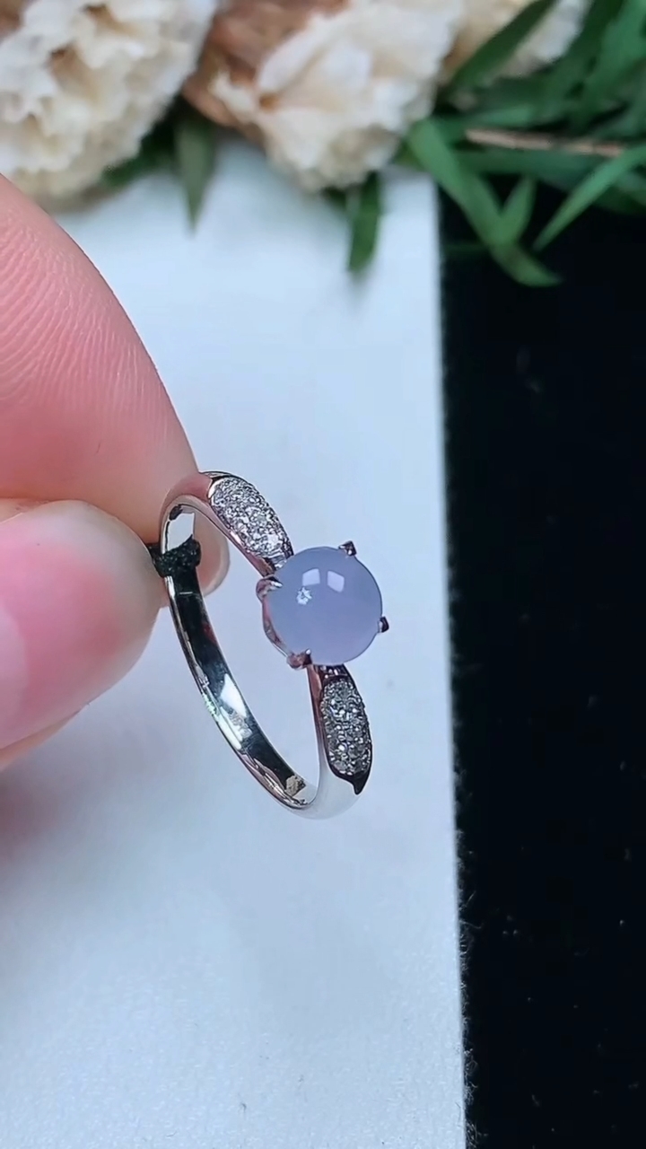 天然A货翡翠紫罗兰蛋面戒指，尺寸17-5.7，重量:1.82g2026年3月18日
工厂直销收藏佳品