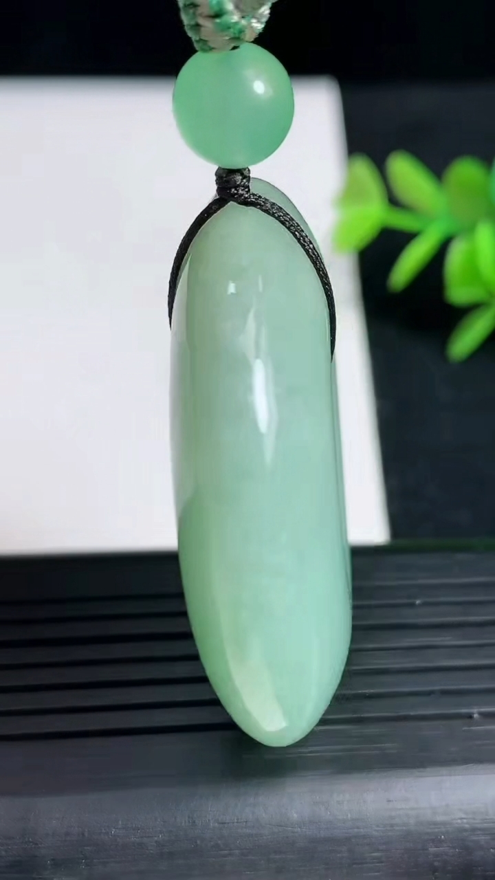 天然A货翡翠平安扣吊坠尺寸45.2-11.8重:48.69g
3月18日
恒德