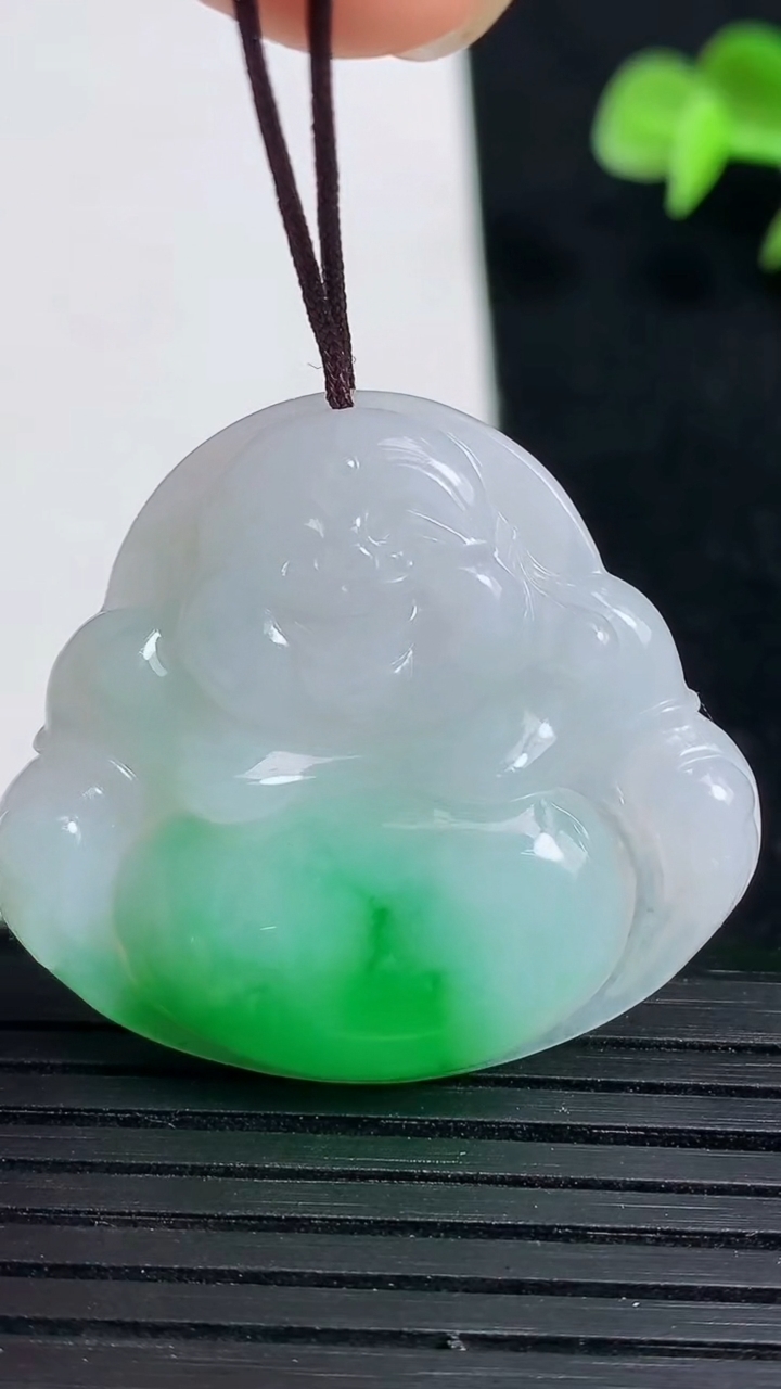 天然A货翡翠佛公，尺寸32-34.7-5.8，重量:9.73g
3月18日