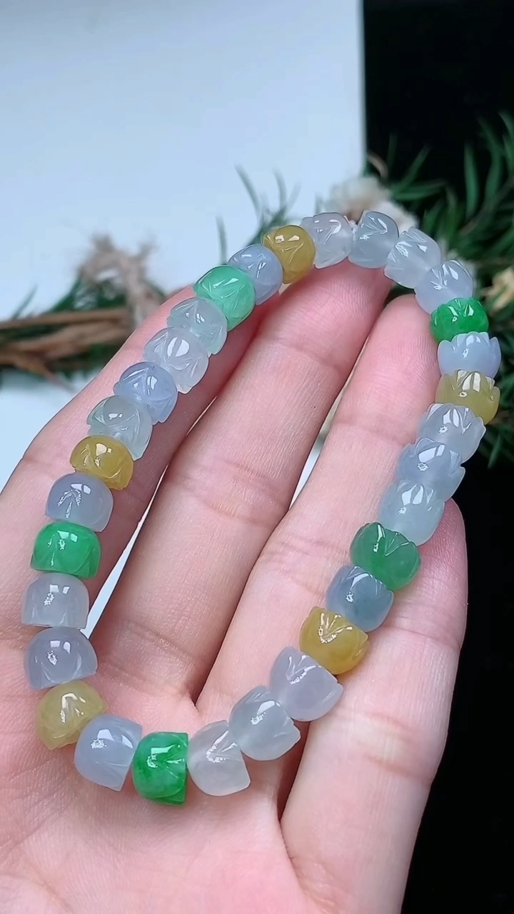 天然A货翡翠三彩莲蓬手串，尺寸7.6-5.8-31颗，重量:20.03g3月18日
工厂直销收藏佳品,种好水足，色泽均匀，有种有色，上手高大气！
