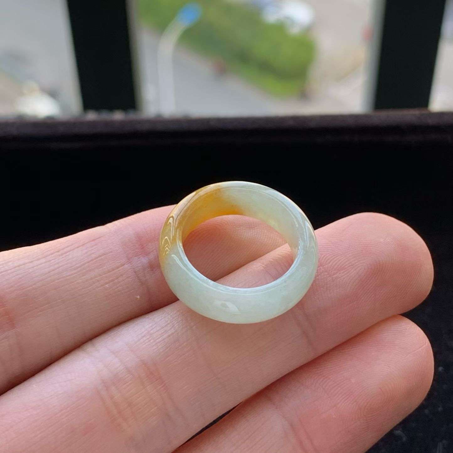 A货天然翡翠冰糯种黄翡戒指11-12号重量3.37
3月18日