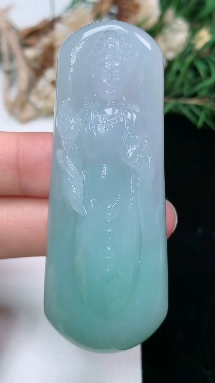 天然A货翡翠大势至观音菩萨吊坠，尺寸63.7-24.3-11.3，重量:39.61g
3月18日