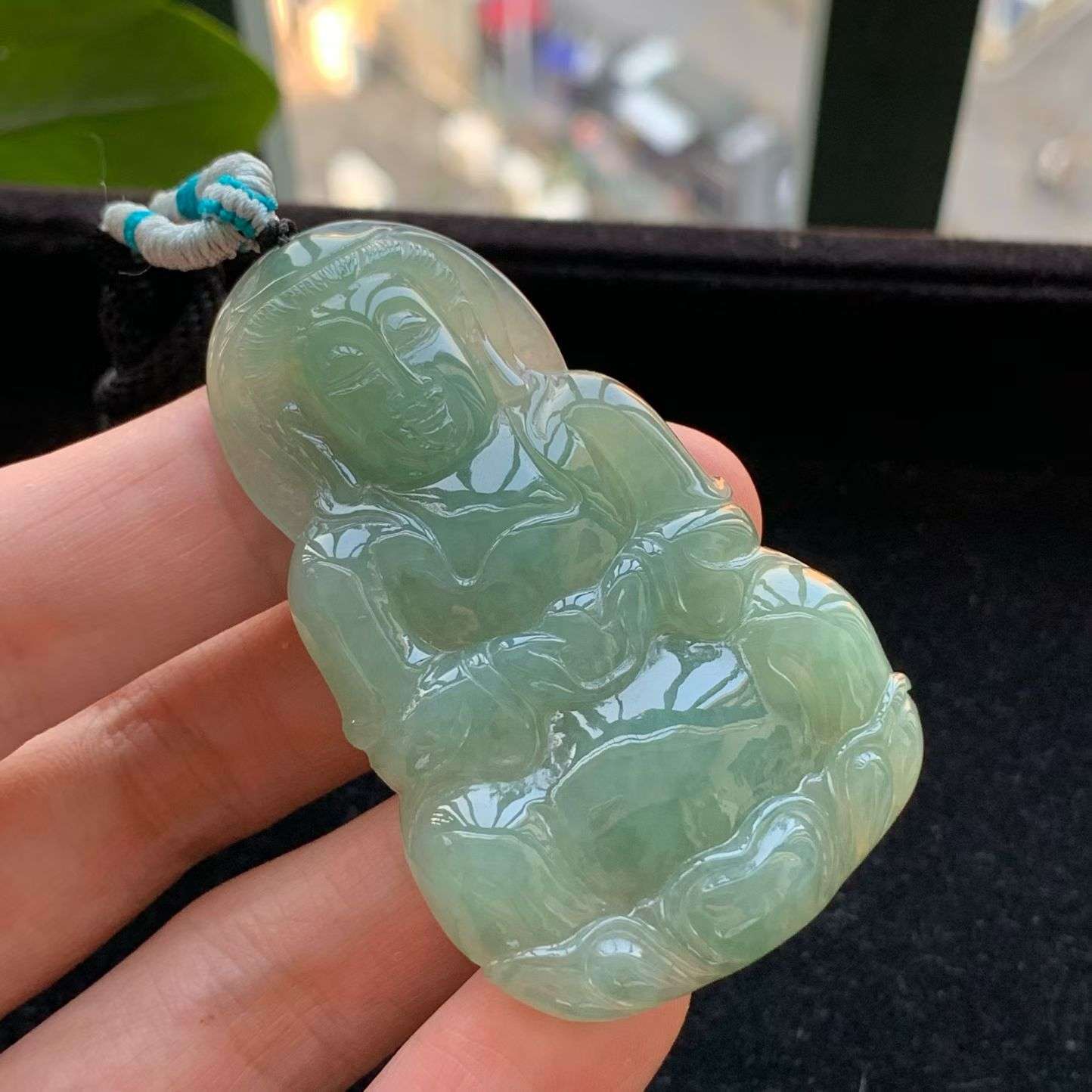 A货天然翡翠冰糯种满绿观音吊坠重量26.40
3月18日