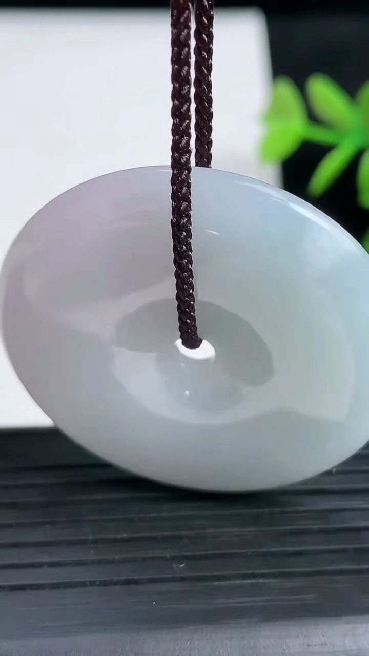 天然A货翡翠紫罗兰平安扣吊坠尺寸39.8-6重:20.33g
3月18日
恒德