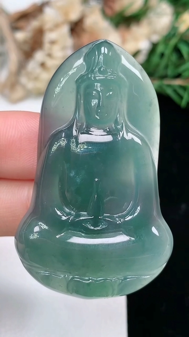 天然A货翡翠蓝水素衣观音吊坠，尺寸49.3-30..2-5.9，重量:16.03g
3月18日