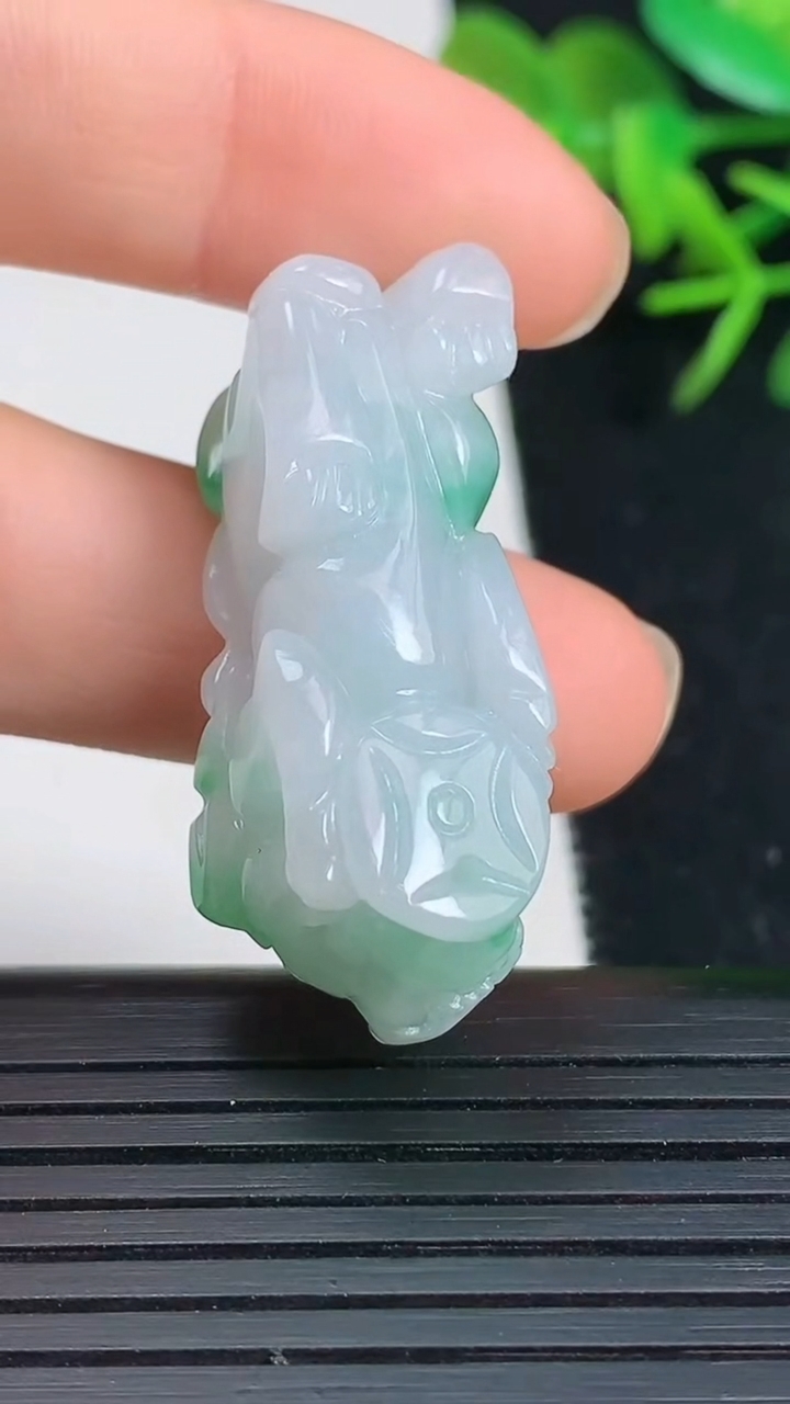 天然A货翡翠貔貅吊坠，尺寸32.6-13-15，重量:13.40g
3月18日