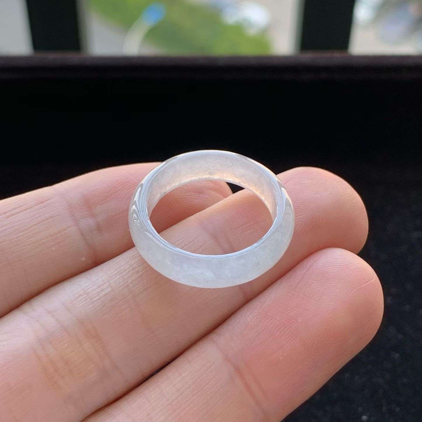 A货天然翡翠冰糯种白月光戒指17号重量2.88
3月18日