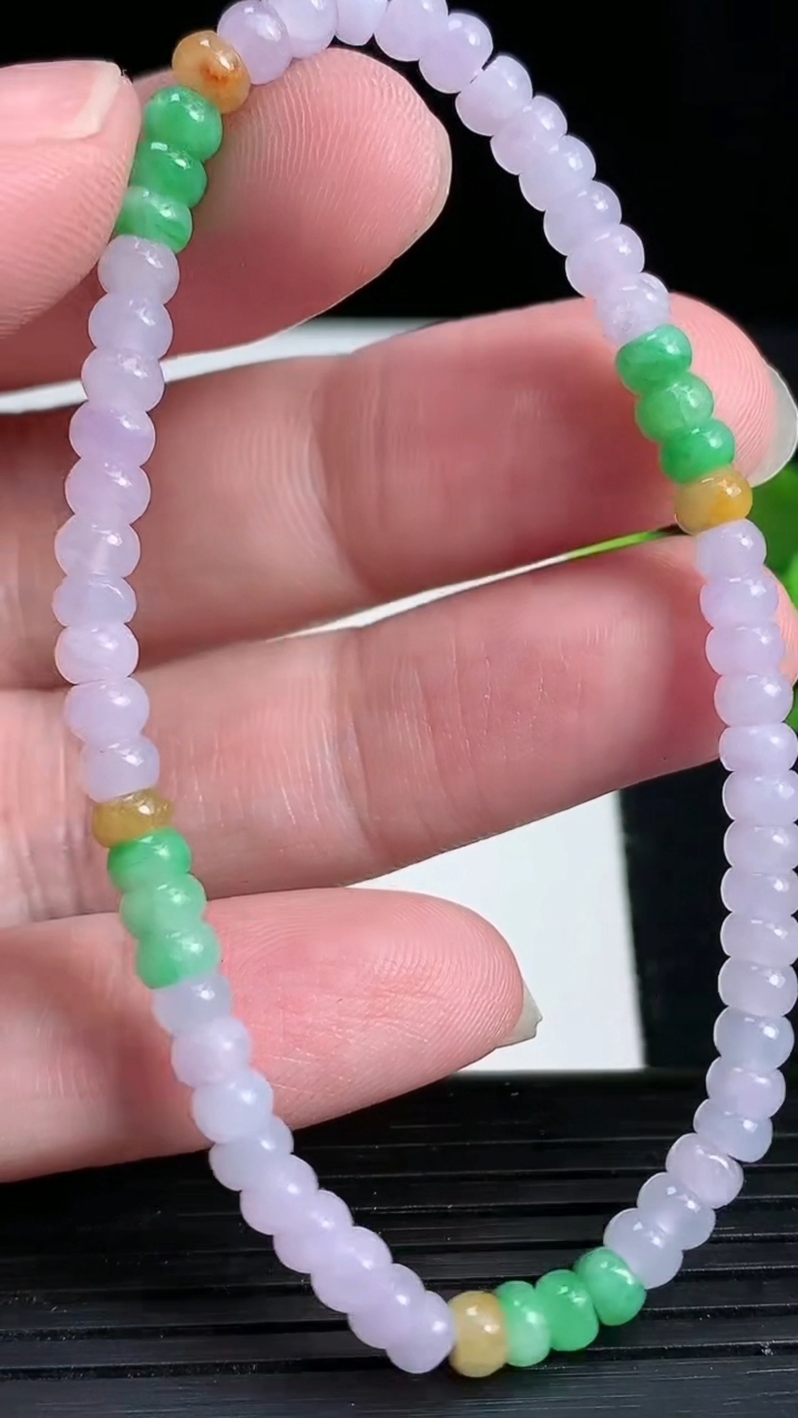 天然A货翡翠三彩算盘珠手串尺寸4.3重:7.38g3月18日
工厂直销收藏佳品,种好水足，色泽均匀，有种有色，上手高大气！
555
