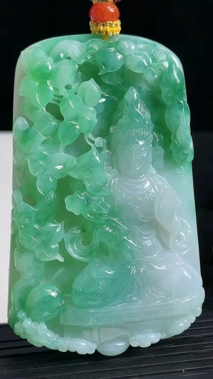 天然A货翡翠大势至观音菩萨吊坠，尺寸76.3-48-12，重量:84.37g
3月18日