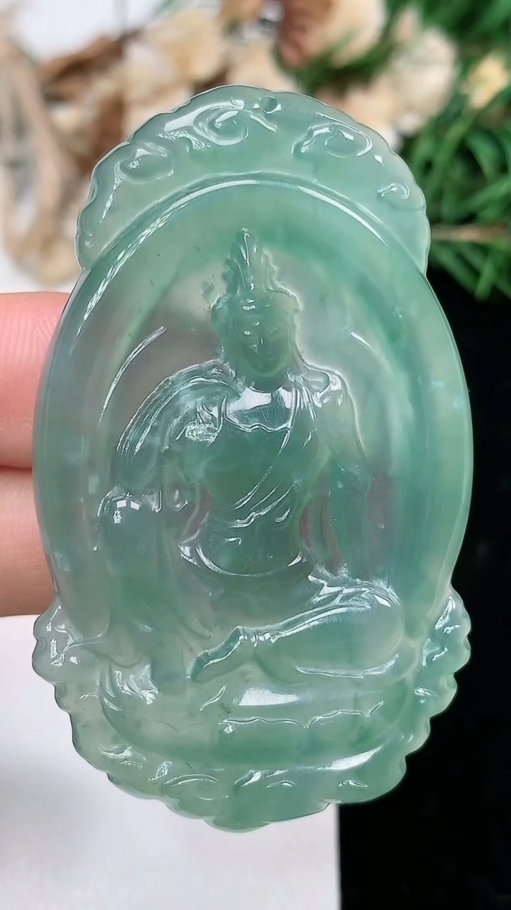 天然A货翡翠蓝水观音菩萨吊坠，尺寸54.7-32.5-4.5，重量:17.02g
3月18日