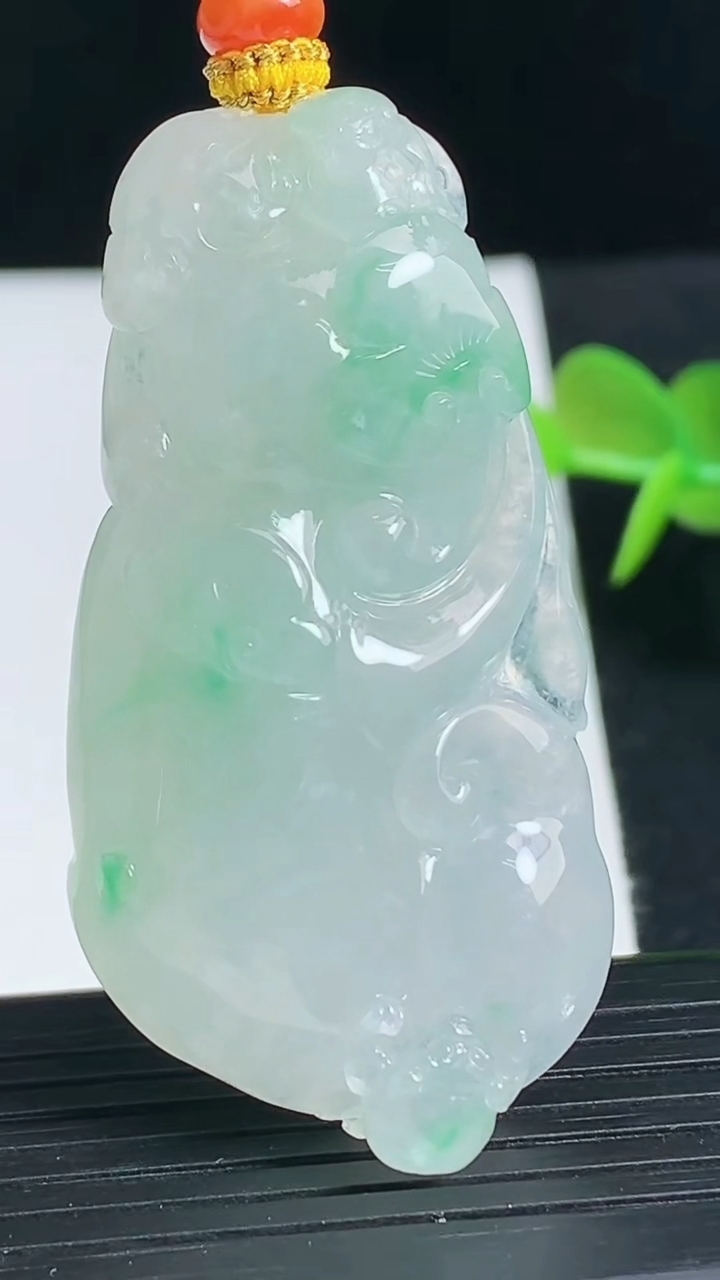 天然A货翡翠如意吊坠，尺寸53-27.519.6，重量:27.26g
3月18日