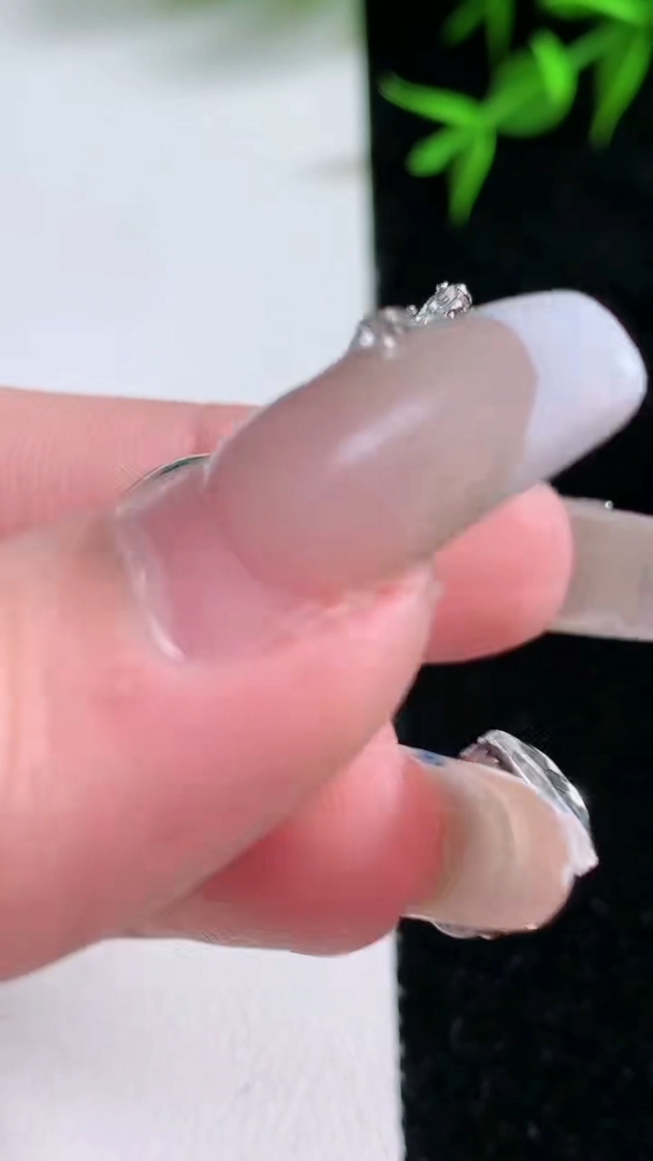 天然A货翡翠蛋面吊坠，尺寸32.2-21.6-9.6，裸石12重量:4.79g
3月18日