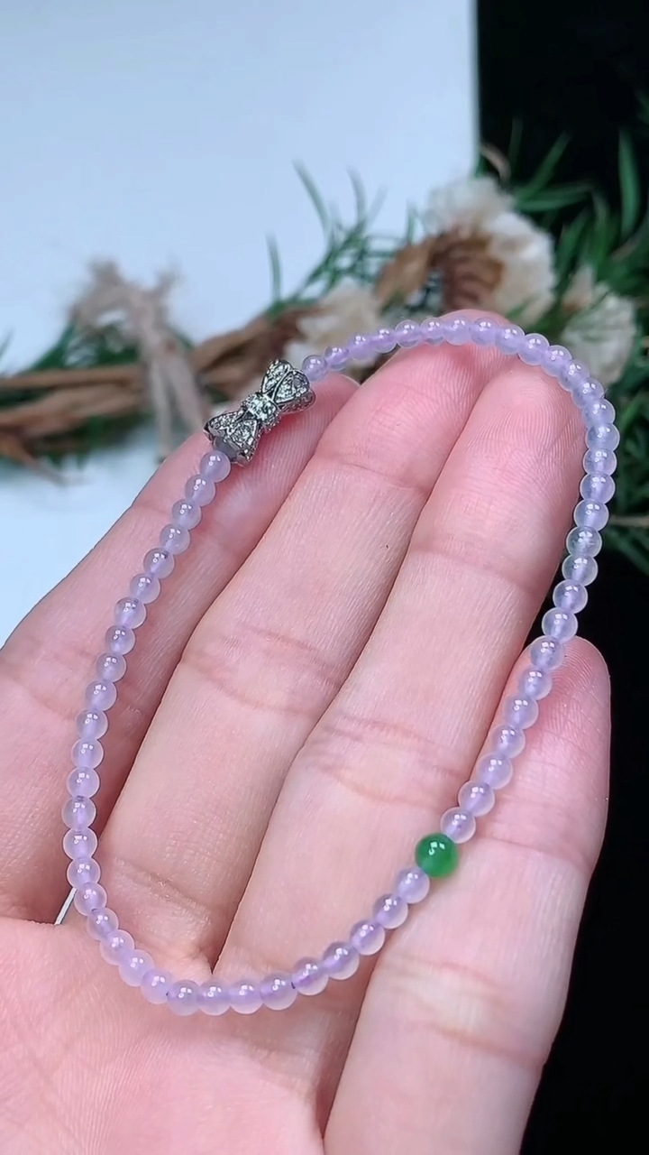 天然A货翡翠白冰小米珠手串，尺寸2.8-62颗，重量:3.01g3月18日
工厂直销收藏佳品,种好水足，色泽均匀，有种有色，上手高大气！