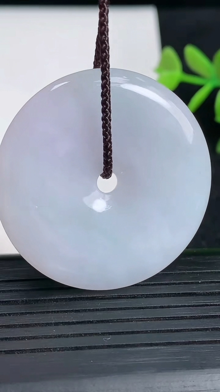 天然A货翡翠紫罗兰平安扣吊坠尺寸39.5-5.8重:19.95g
3月18日
恒德