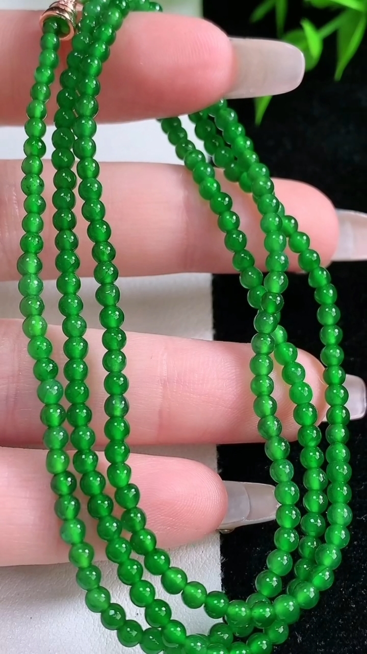 天然A货翡翠小米珠项链，尺寸2.8，重量:10.67g
3月18日