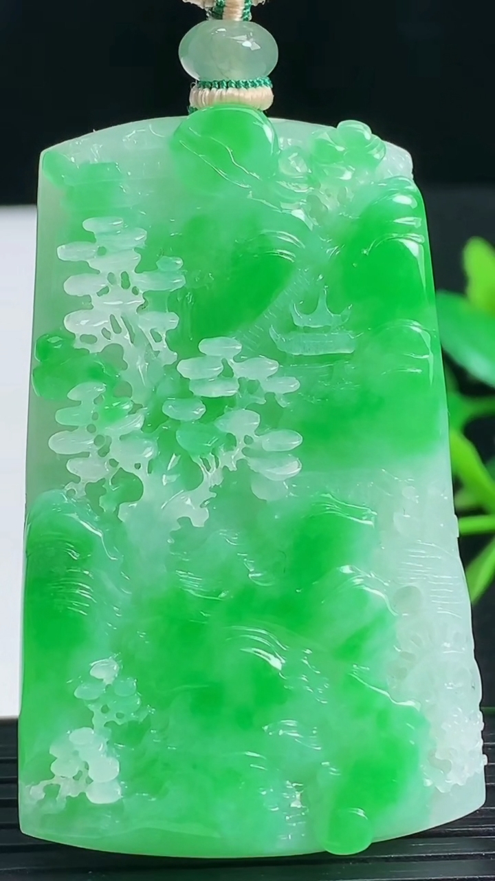 天然A货翡翠山水牌吊坠尺寸53.9-33.9-7.9重量:37.42g
3月18日