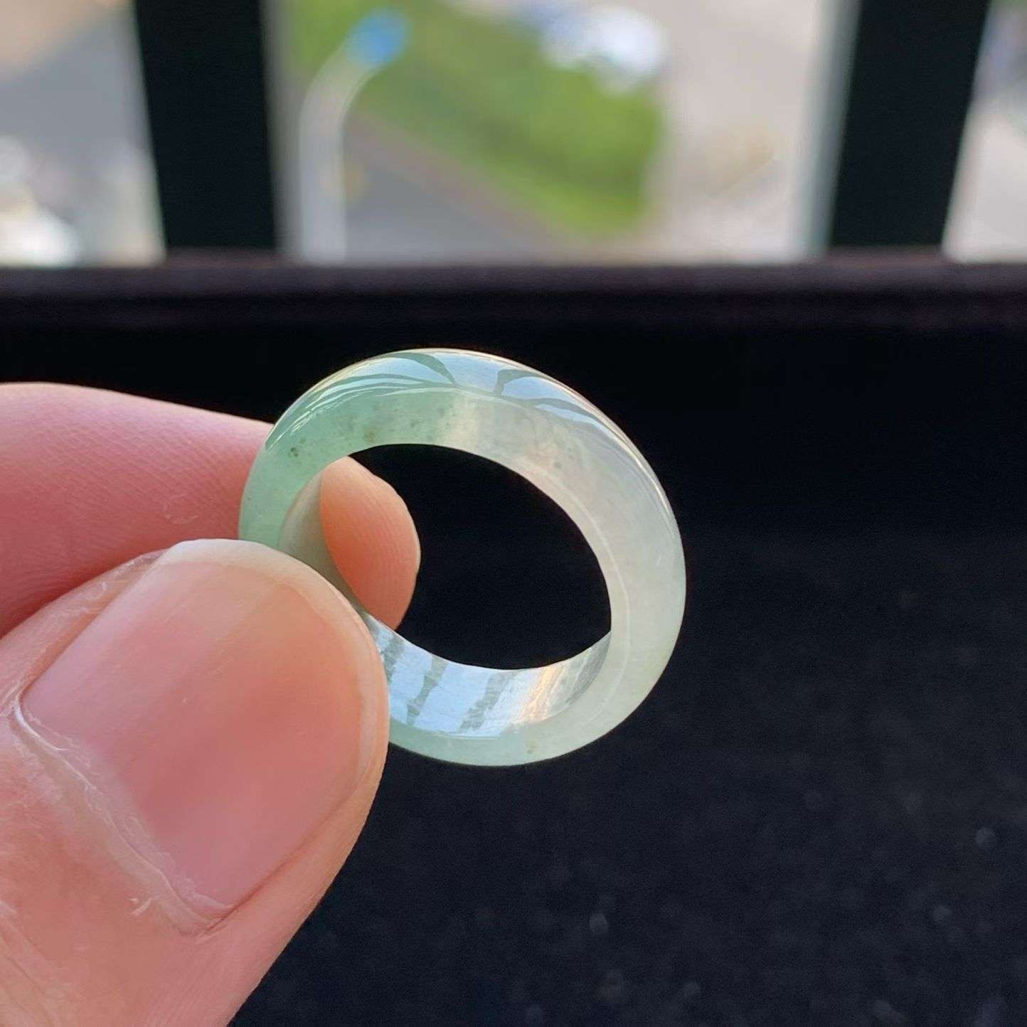 A货天然翡翠冰糯种半山水绿戒指15号重量3.32
3月18日