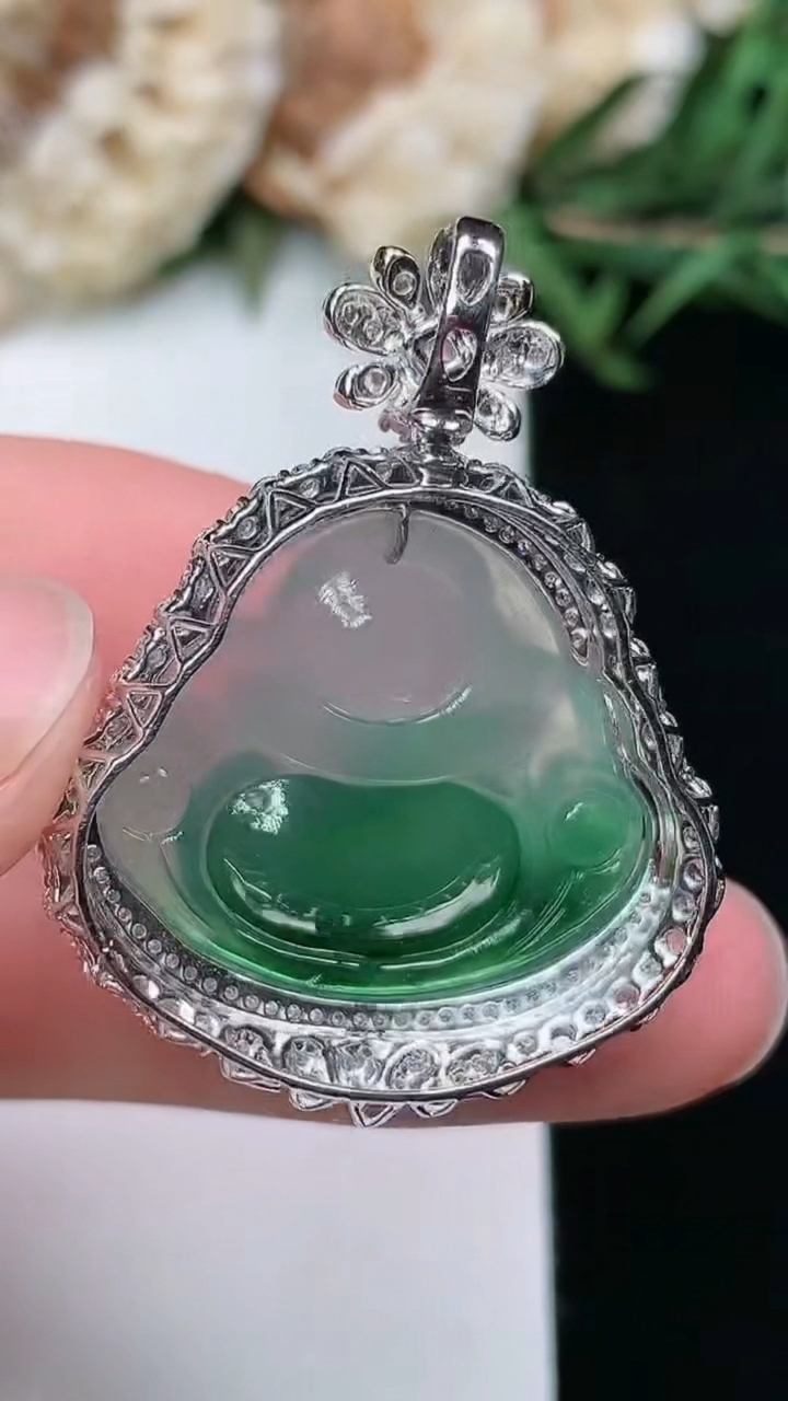 天然A货翡翠佛公吊坠，尺寸33-25.3-13.7，裸石19-21.4，重量:6.55g
3月18日