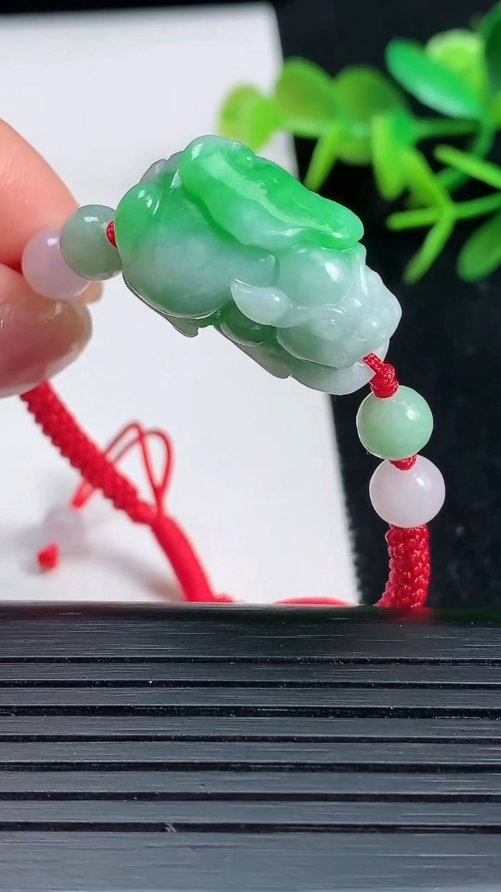 天然A货翡翠貔貅手绳，尺寸22.6-13-11，重量:9.60g
3月18日