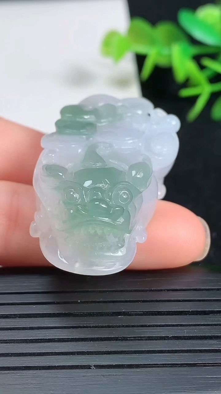 天然A货翡翠貔貅吊坠，尺寸43-22-13，重量:30.00g
3月18日