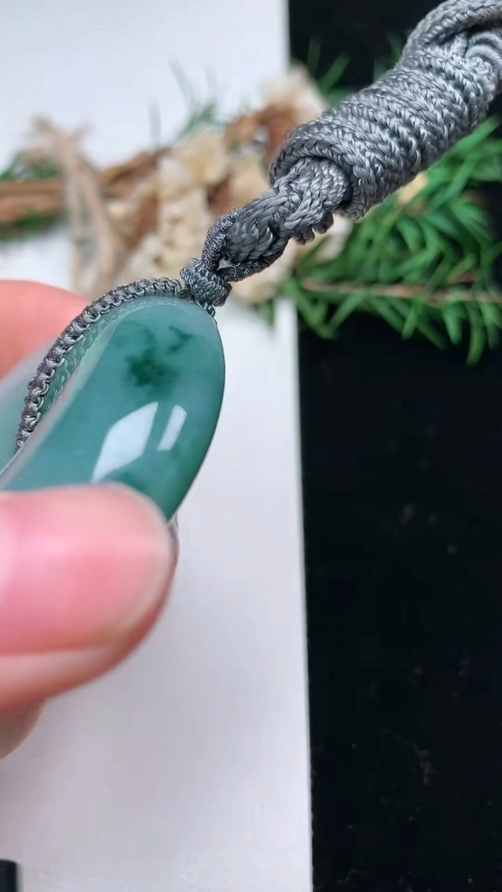 天然A货翡翠飘花平安扣吊坠，尺寸48.3-13，重量:66.15g
3月18日