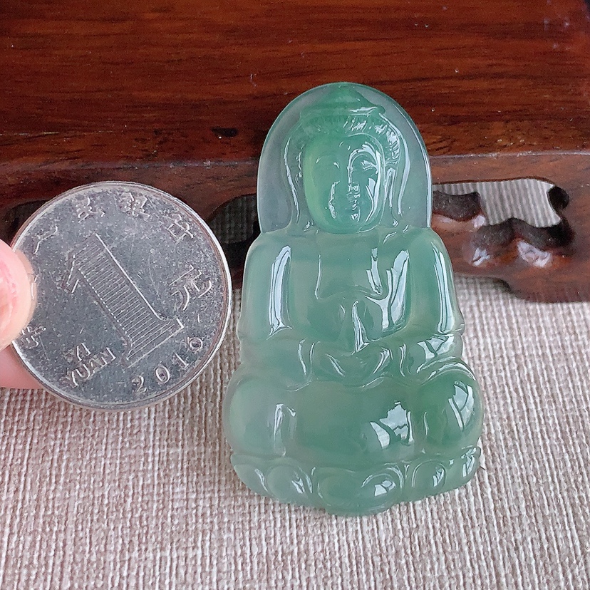 天然A货翡翠晴水正装观音吊坠 
尺寸47.3-28-5mm 重量10.15g 0317