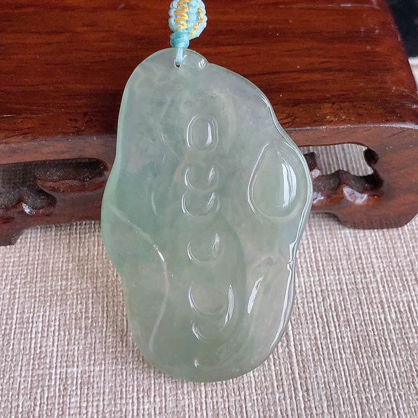 天然A货翡翠晴底御凤观音吊坠 
尺寸513-2.3-4.6mm 重量14.55g 0317