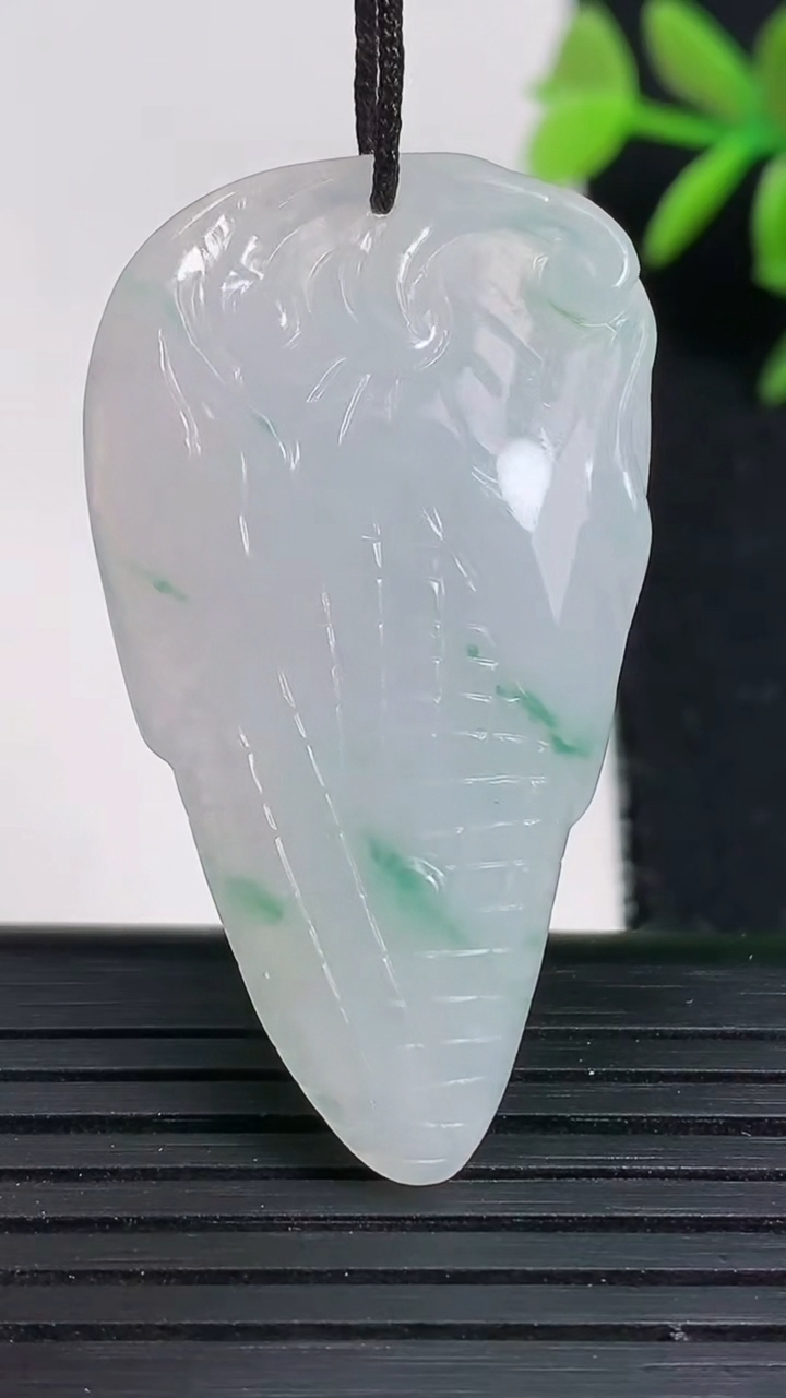 天然A货翡翠飘花玉米吊坠尺寸43.8-24.6-6重:9.81g
3月18日
83