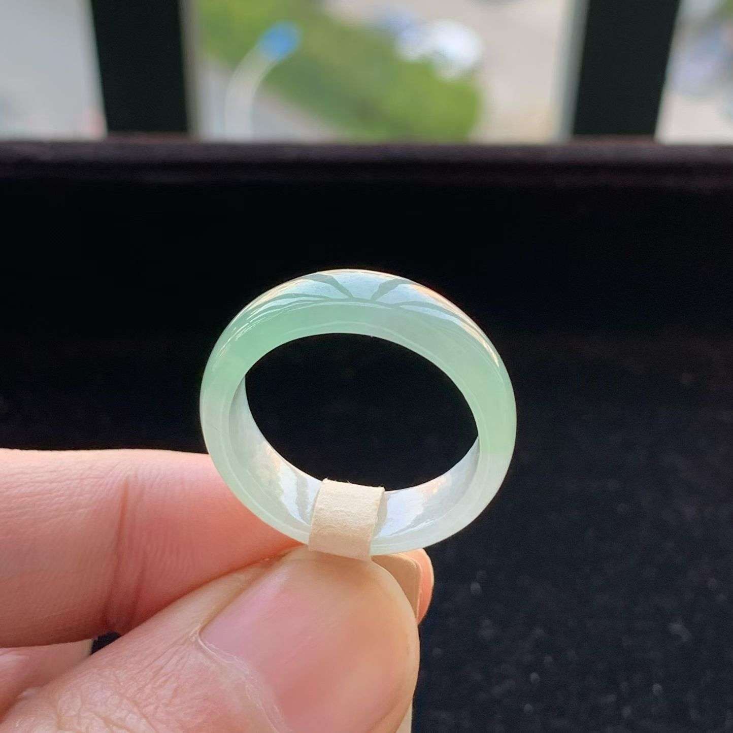 A货天然翡翠冰糯种飘绿戒指21号重量3.90
3月18日