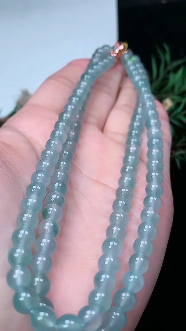 天然A货翡翠飘花圆珠项链，尺寸6-108颗，重量:42.46g3月18日
工厂直销收藏佳品,种好水足，色泽均匀，有种有色，上手高大气！