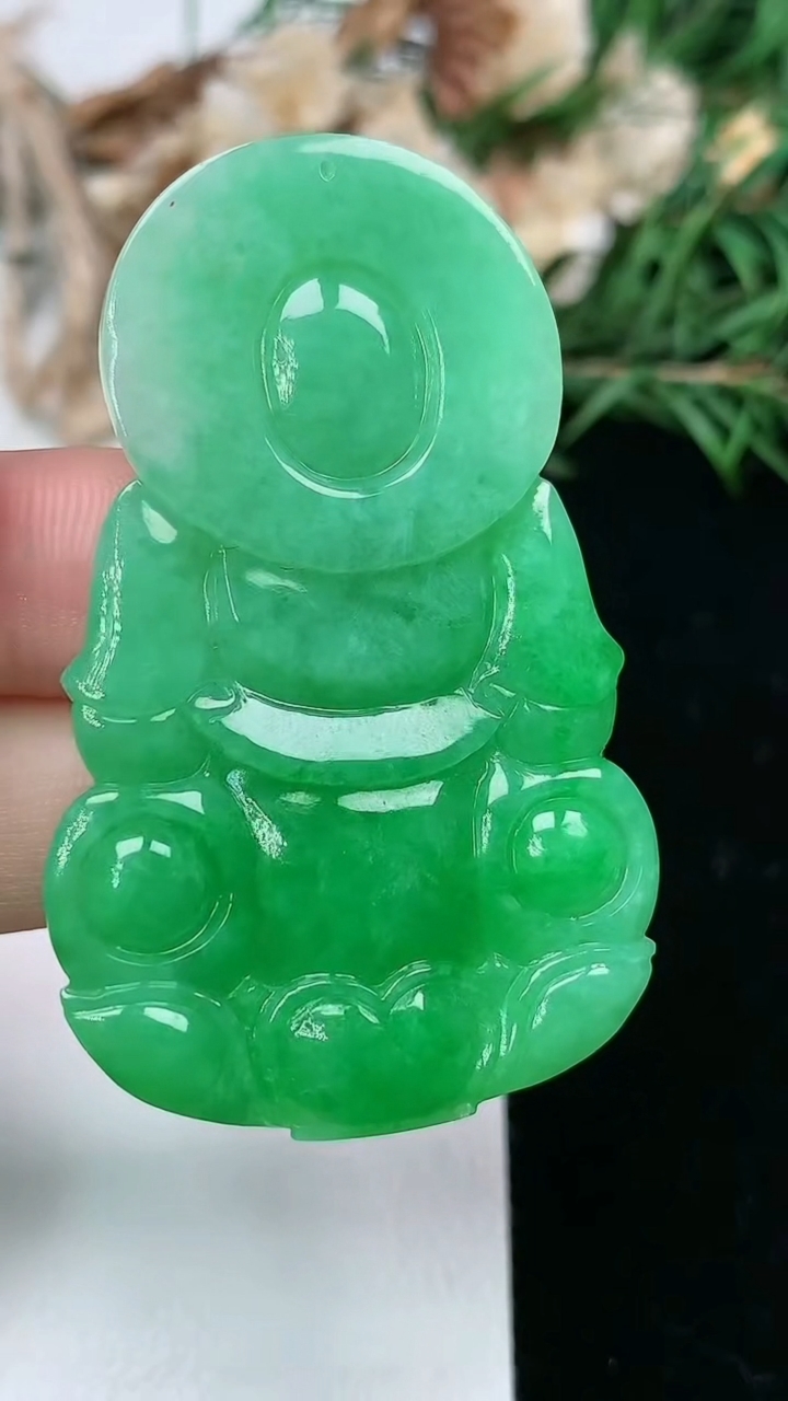 天然A货翡翠观音菩萨吊坠，尺寸51.3-32.4-6.3，重量:17.40g
3月18日