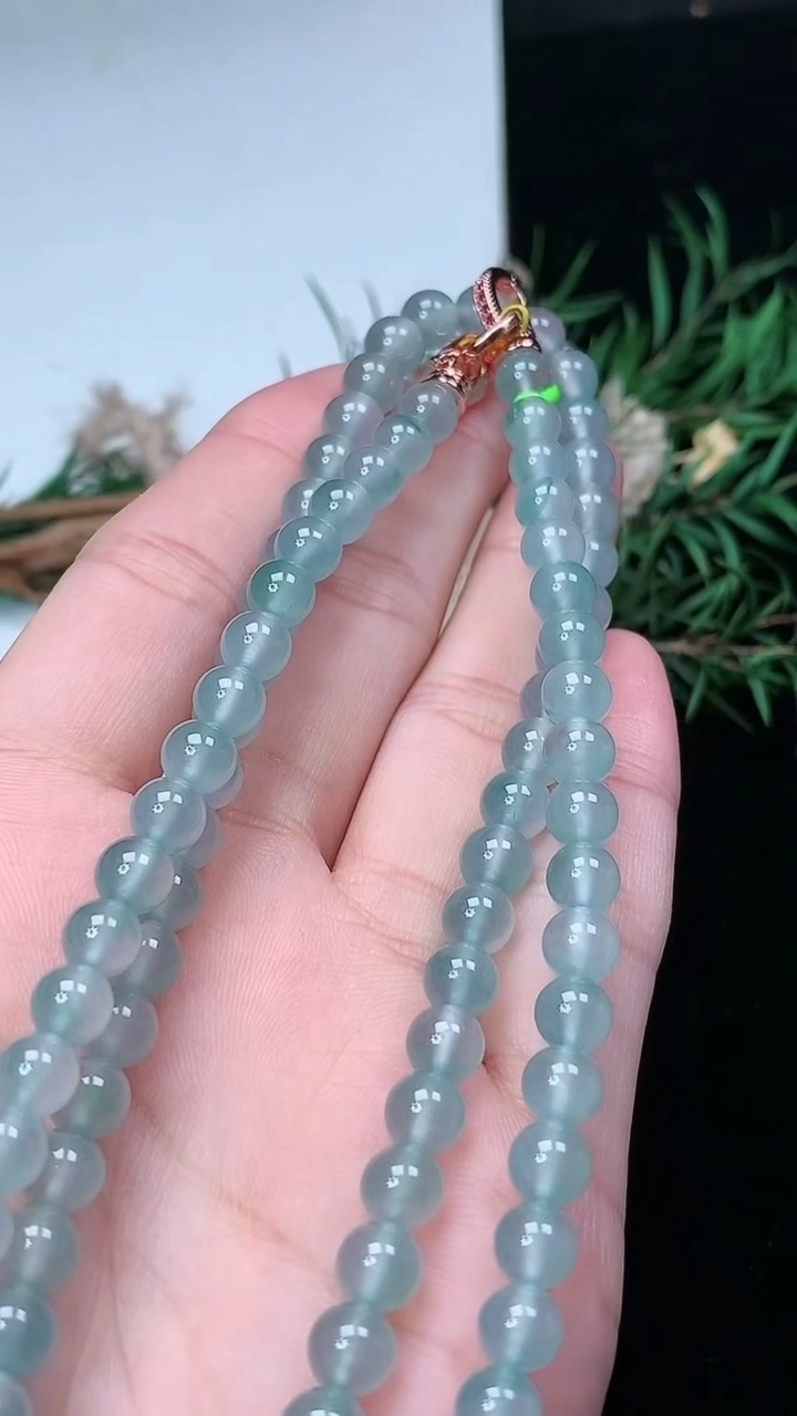 天然A货翡翠飘花圆珠项链，尺寸6-108颗，重量:42.46g3月18日
工厂直销收藏佳品,种好水足，色泽均匀，有种有色，上手高大气！