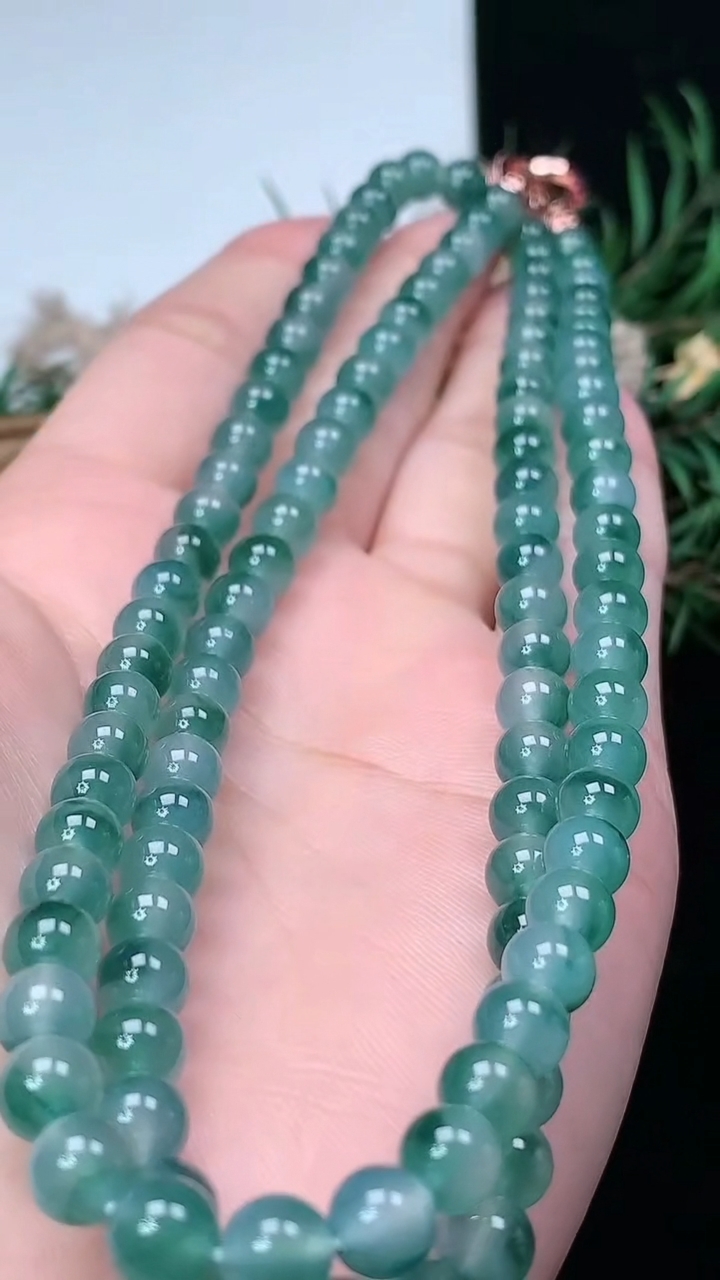 天然A货翡翠飘花圆珠项链，尺寸6-108颗，重量:43.48g3月18日
工厂直销收藏佳品,种好水足，色泽均匀，有种有色，上手高大气！