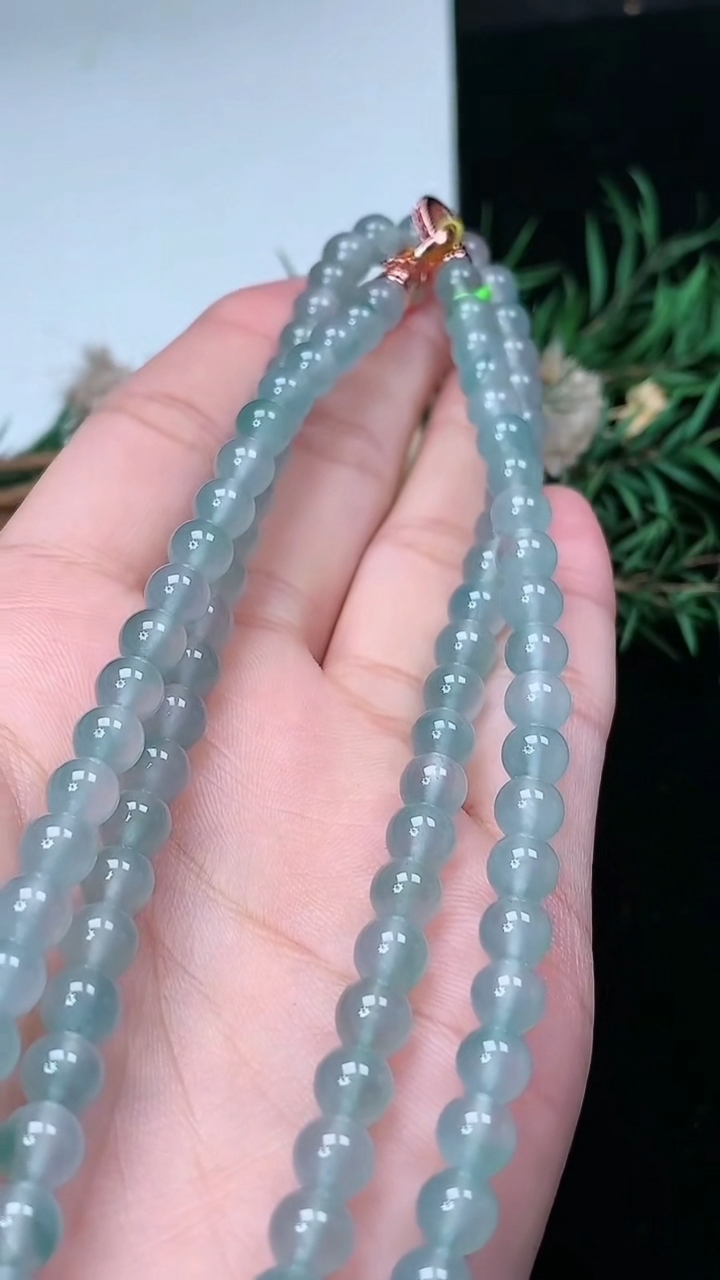 天然A货翡翠飘花圆珠项链，尺寸6-108颗，重量:42.46g3月18日
工厂直销收藏佳品,种好水足，色泽均匀，有种有色，上手高大气！