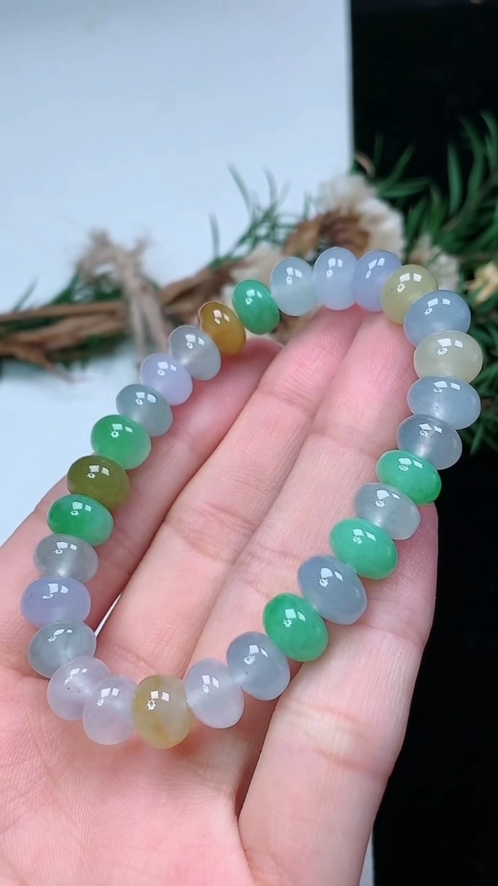 天然A货翡翠三彩算盘珠手串，尺寸8.4-6.4-29颗，重量:22.19g3月18日
工厂直销收藏佳品,种好水足，色泽均匀，有种有色，上手高大气！