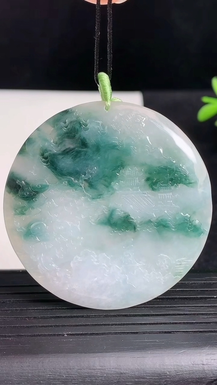 天然A货翡翠牌吊坠尺寸49-4.5重量:25.73g
3月19日