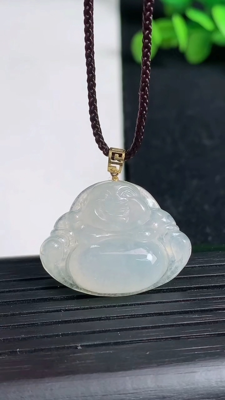 天然A货翡翠种白冰佛公吊坠尺寸20.1-26.4-5.9重量:4.69g
3月19日