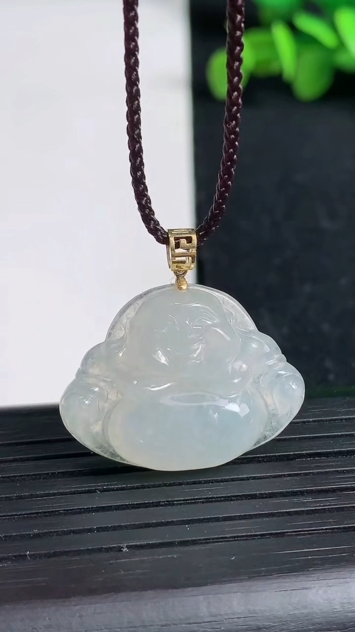 天然A货翡翠种白冰佛公吊坠尺寸20.1-26.4-5.9重量:4.69g
3月19日